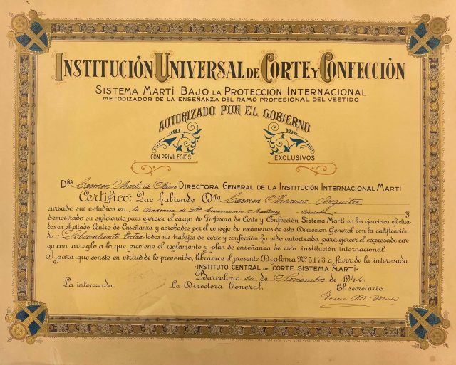 Título de Carmen Moreno, fundadora de la Academia en 1944